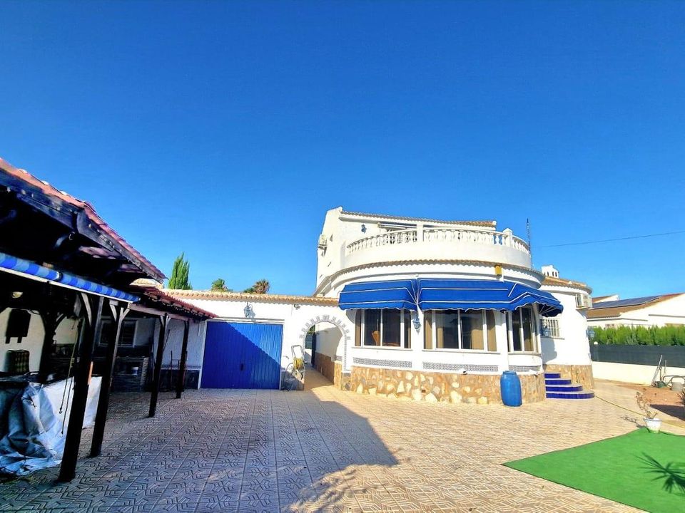 Villa in Torrevieja, Alicante - photo 4