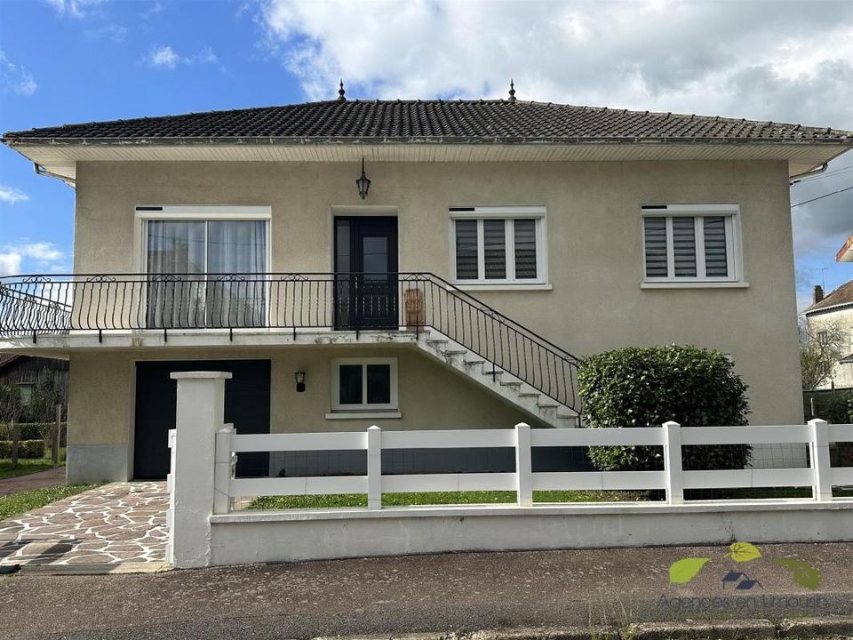 Villa i Saint-Leonard-de-Noblat, Haute-Vienne - foto 2