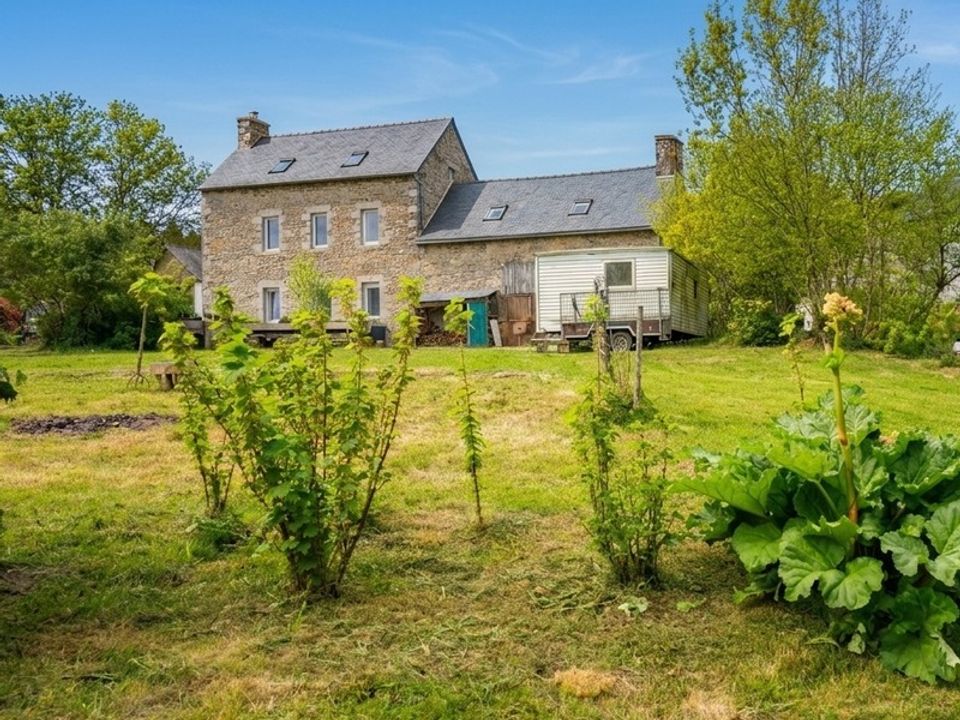 Landejendom i Saint-Gilles-Pligeaux, Cotes-d'Armor - foto 1