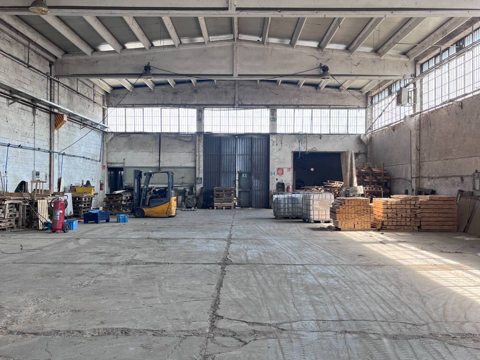 L'establiment comercial a Gaggiano, Milan - foto 3