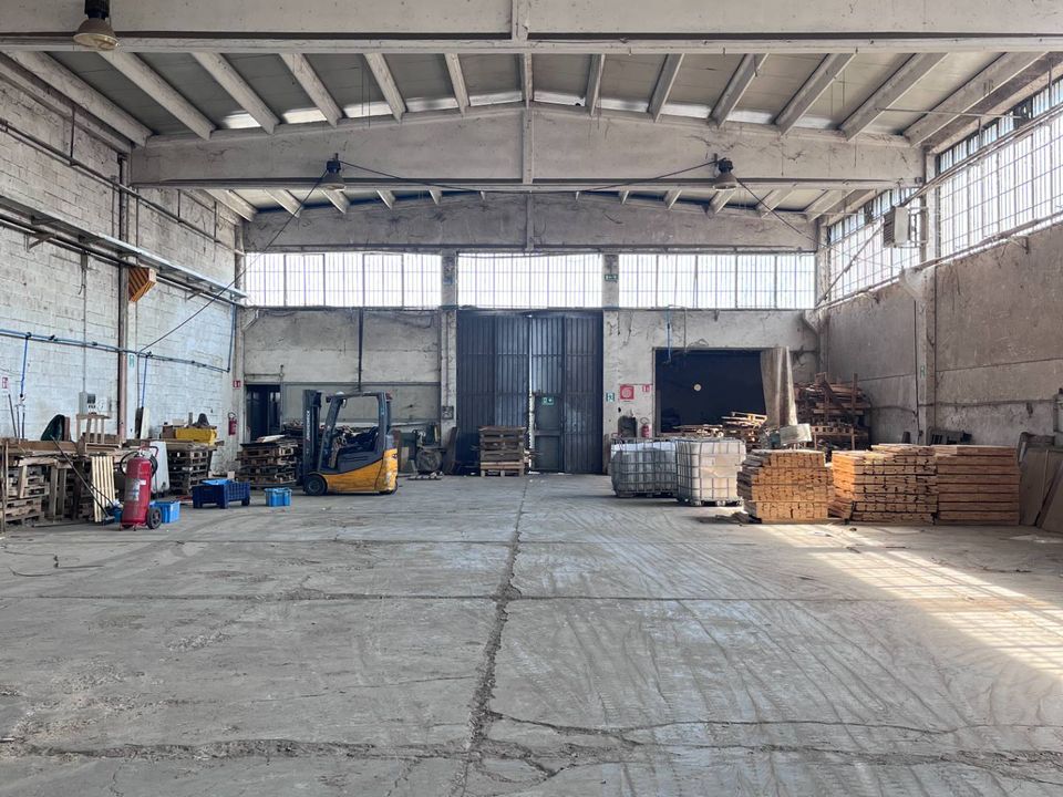L'establiment comercial a Gaggiano, Milan - foto 4