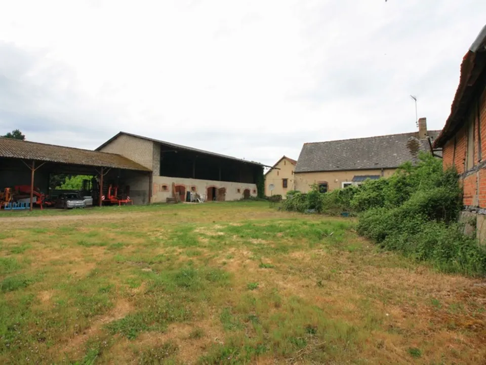 Landhuis in Pierrefitte-sur-Loire, Allier - foto 3