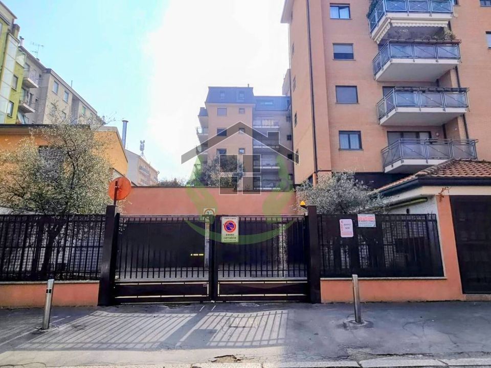 Parkeringsplads i Milan, Milan - foto 2