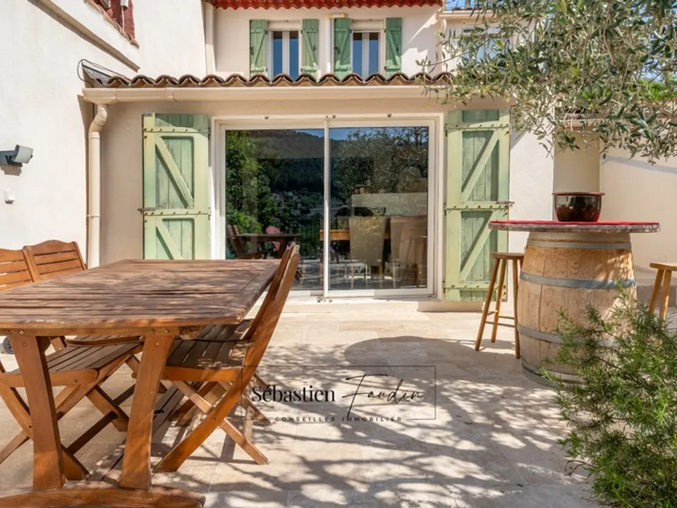 Villa i La Penne-sur-Huveaune, Bouches-du-Rhone - foto 1
