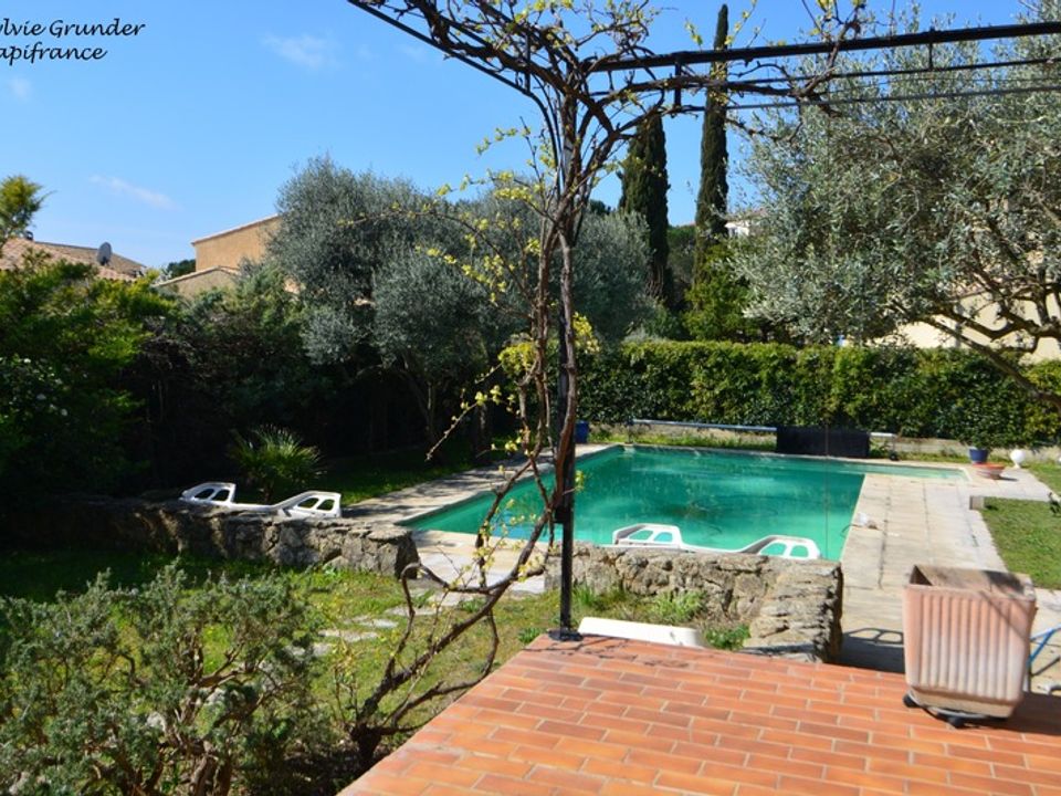 Villa i Miramas, Bouches-du-Rhone - foto 1