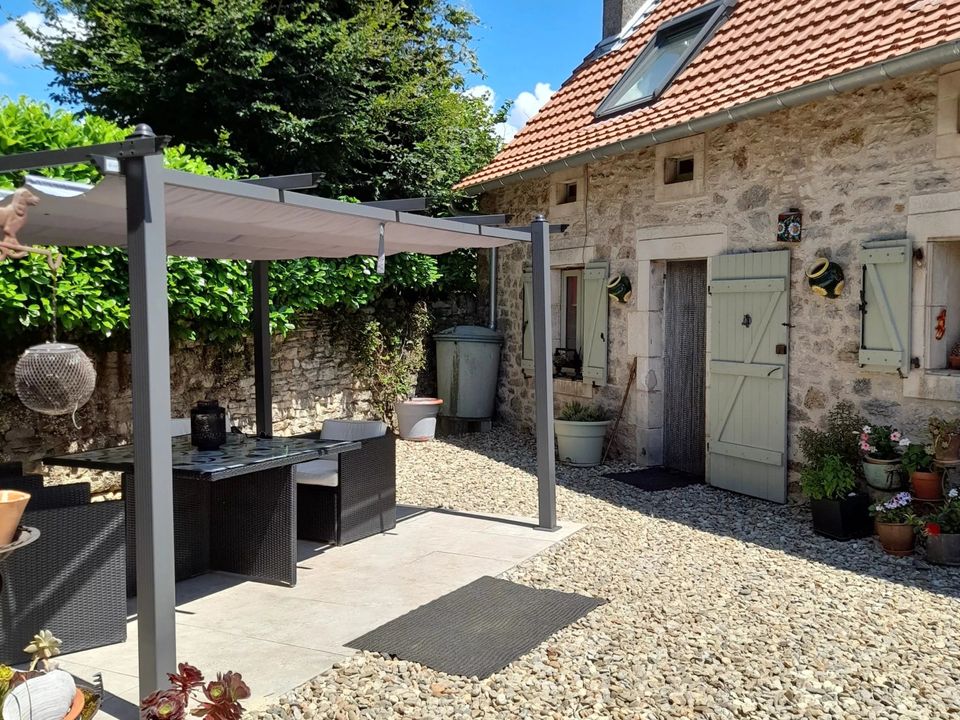 Villa in Villeneuve, Aveyron - photo 1