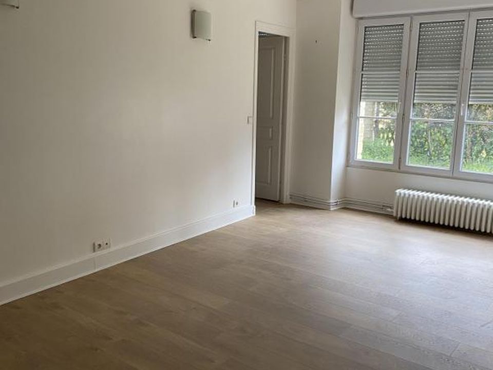 Apartment in Boran-sur-Oise, Oise - photo 2