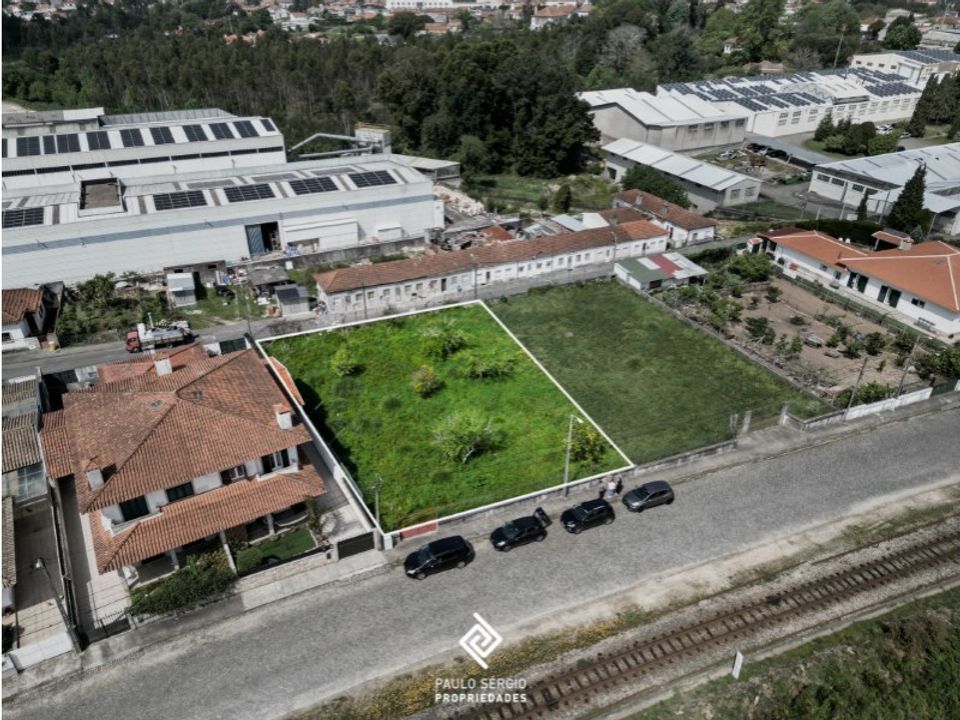 Helårsgrund i Pacos de Brandao, Aveiro - foto 1