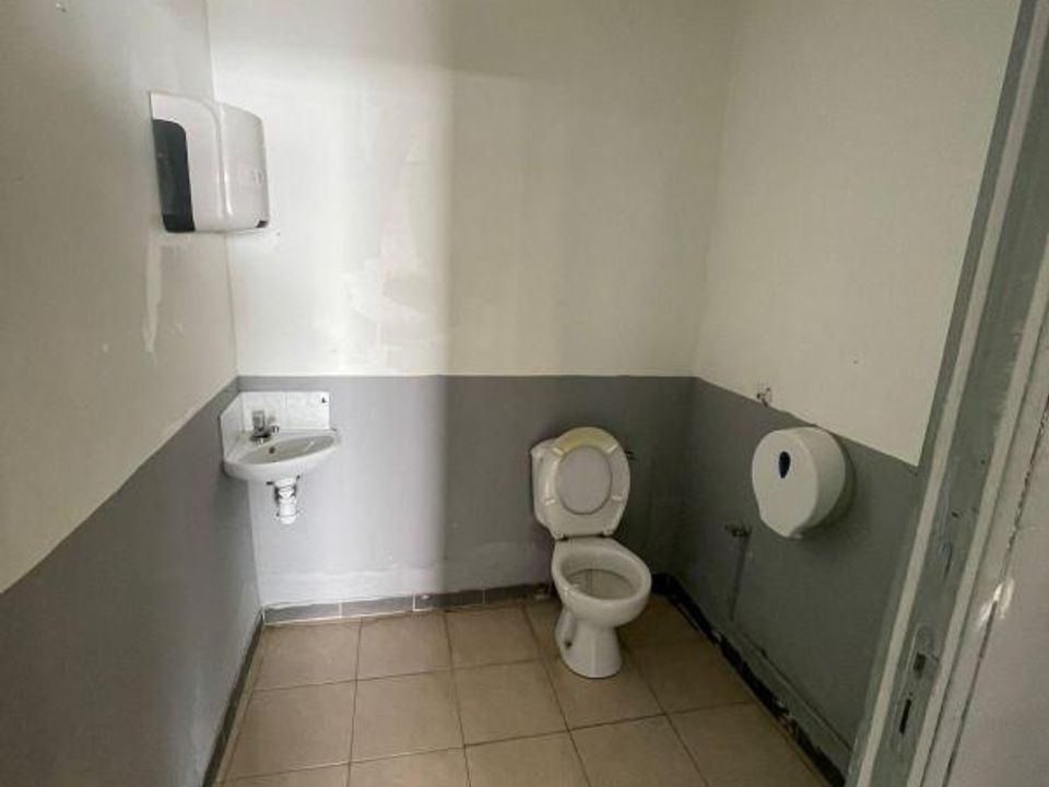 Commercial property in Saint-Benoit, La Reunion - photo 5