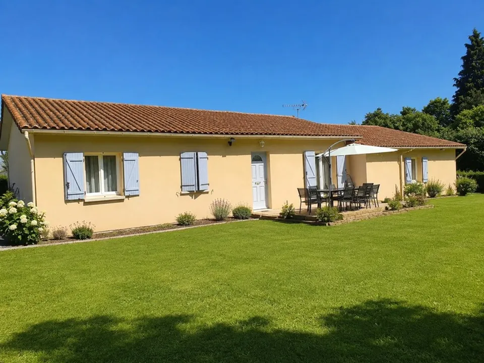 Villa i Chateauneuf-la-Foret, Haute-Vienne - foto 1
