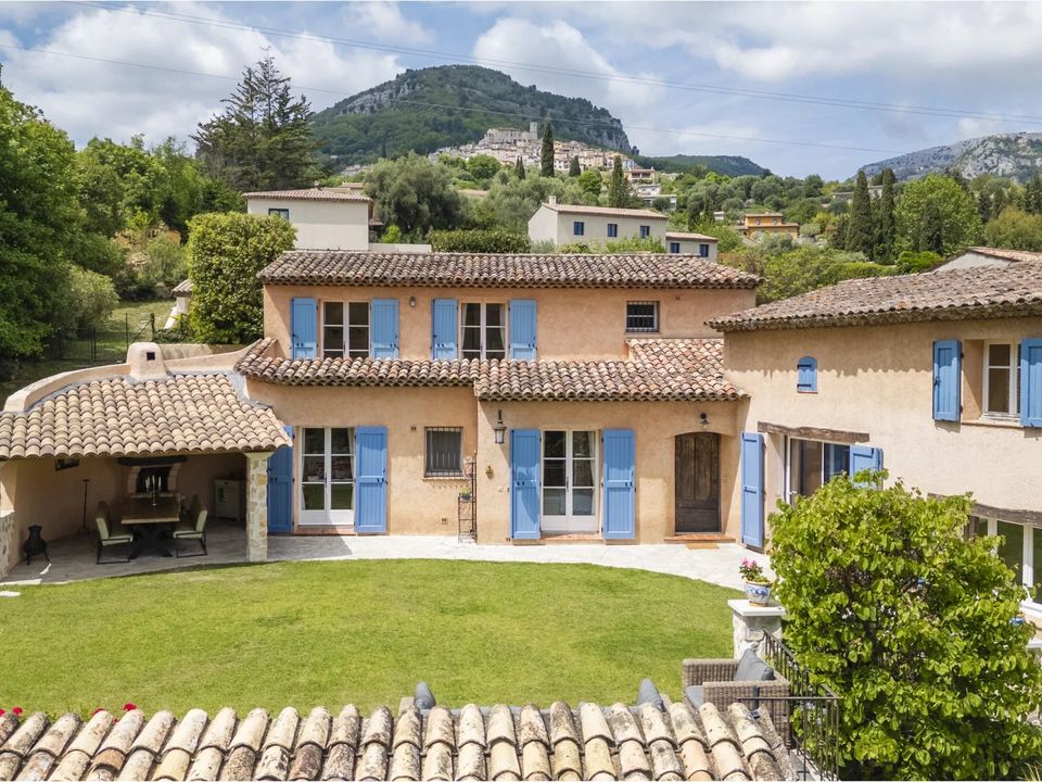 Villa i Le Bar-sur-Loup, Alpes-Maritimes - foto 1