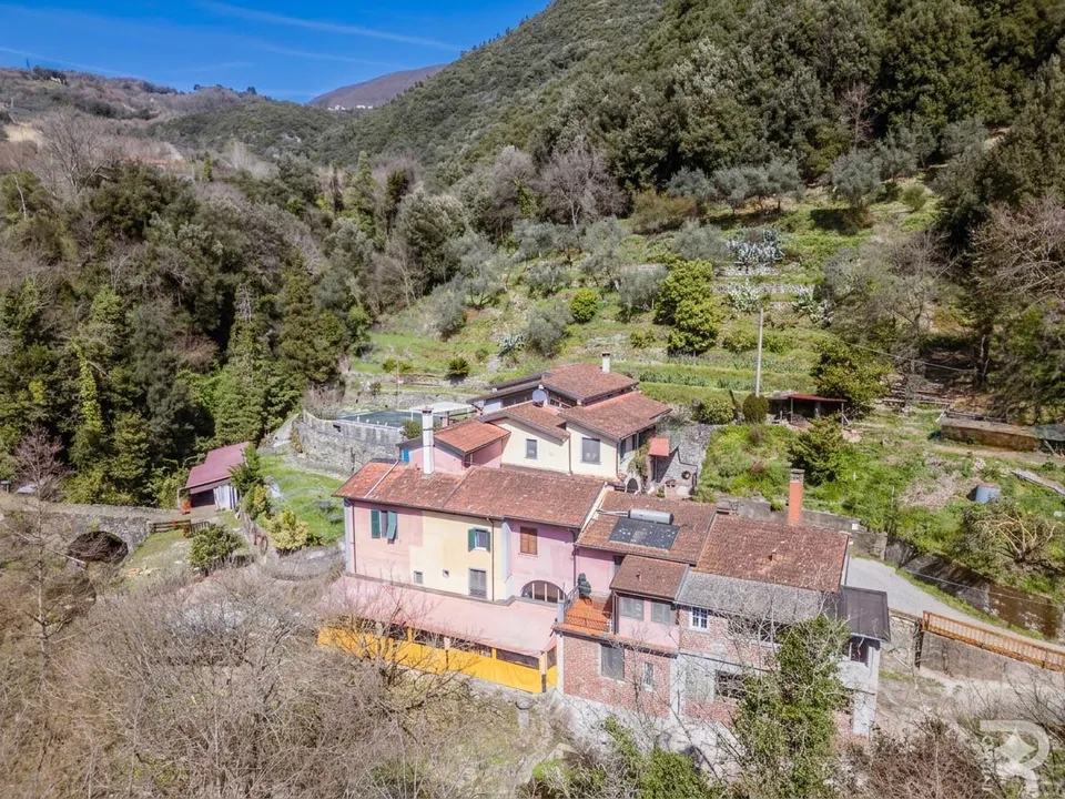 Farm hus i Fosdinovo, Massa and Carrara - foto 3