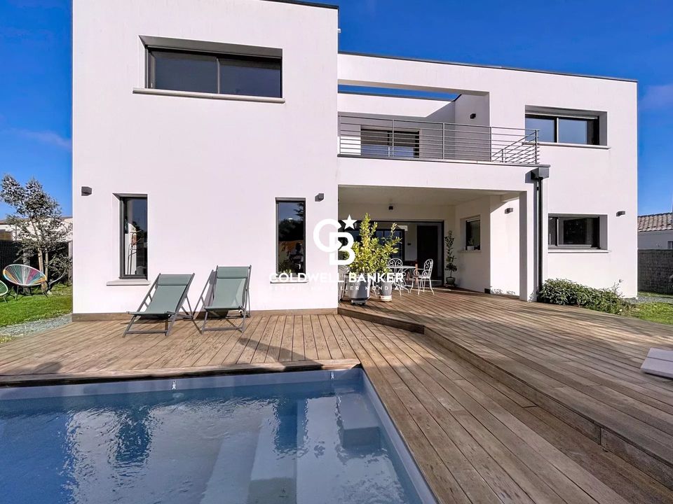 Villa i Saintes, Charente-Maritime - foto 1