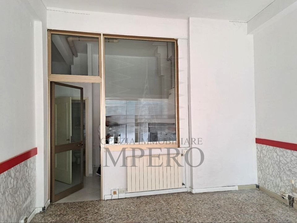 Erhvervsejendom i Vallecrosia, Imperia - foto 1