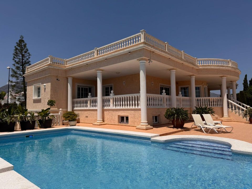 Villa a La Nucia, Alicante - foto 1
