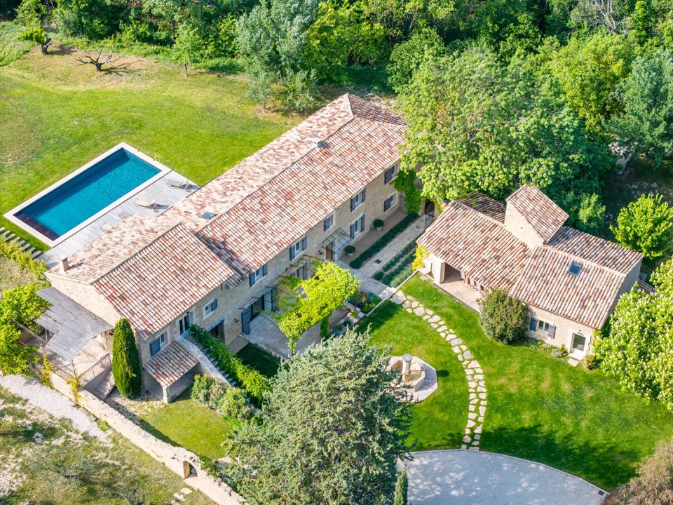 Villa in Oppede, Vaucluse - photo 1