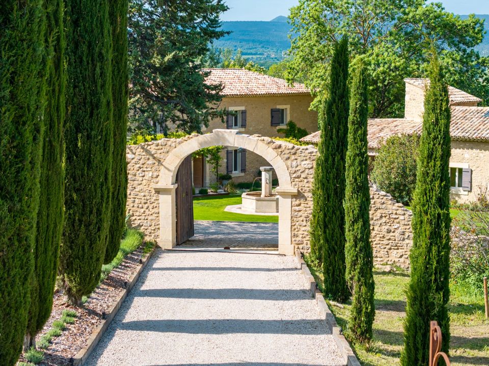 Villa in Oppede, Vaucluse - photo 2