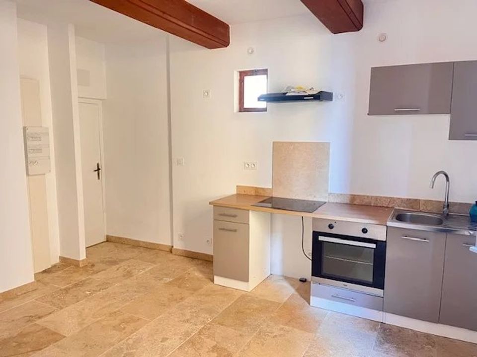 Apartment in Saint-Quentin-la-Poterie, Gard - photo 1