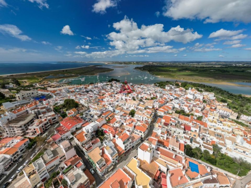 Erhvervsejendom i Alvor, Faro - foto 1