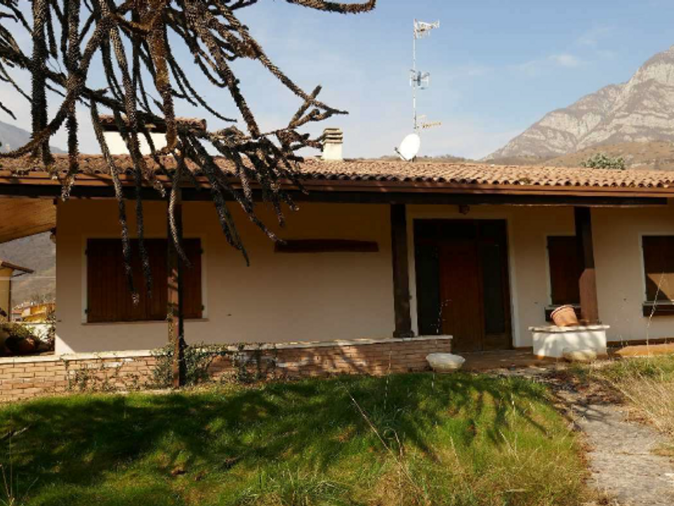 Villa i Montereale Valcellina, Pordenone - foto 1