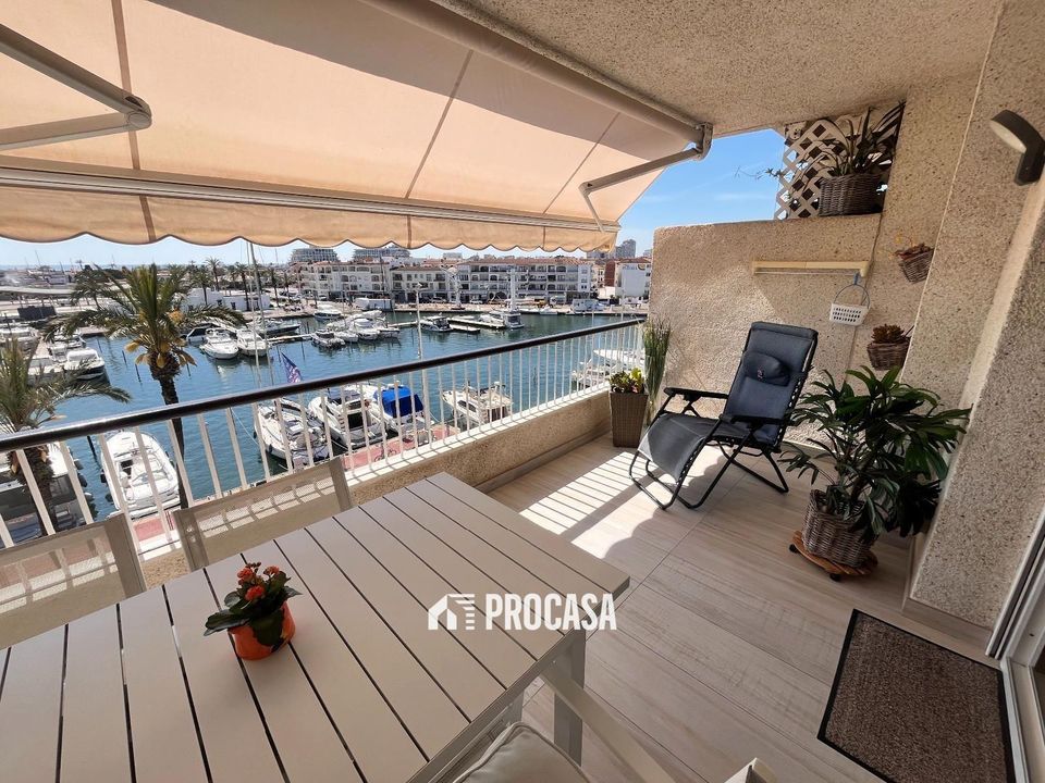 Lejlighed i Empuriabrava, Gerona - foto 1
