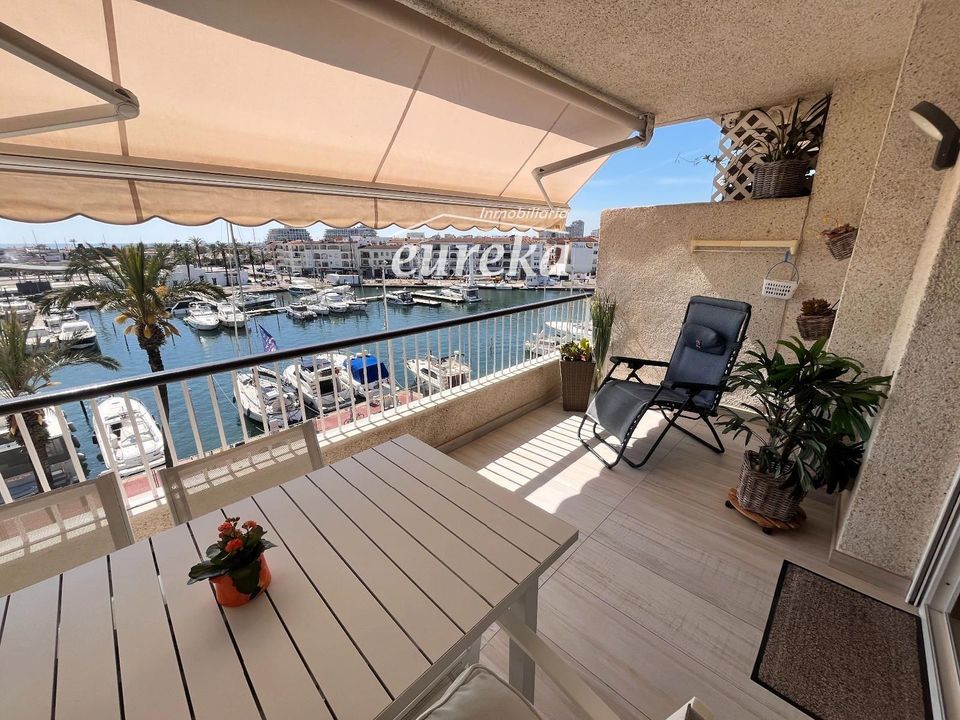 Lejlighed i Empuriabrava, Gerona - foto 1
