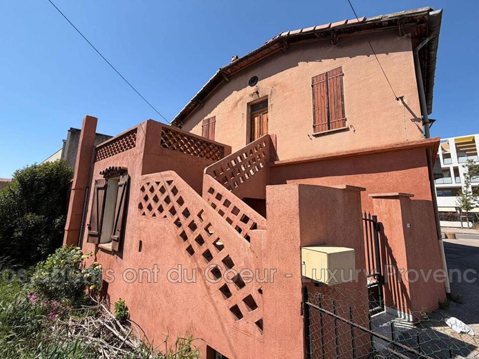 Villa i Gardanne, Bouches-du-Rhone - foto 1
