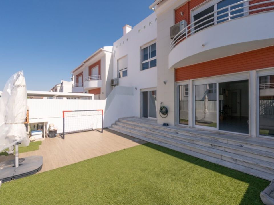 Byhus i Rio de Mouro-Estacao, Lisbon - foto 1
