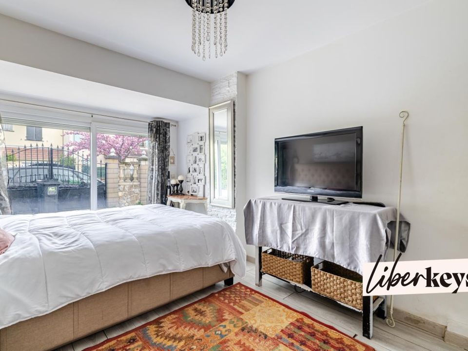 Villa i Stains, Seine-Saint-Denis - bilde 5
