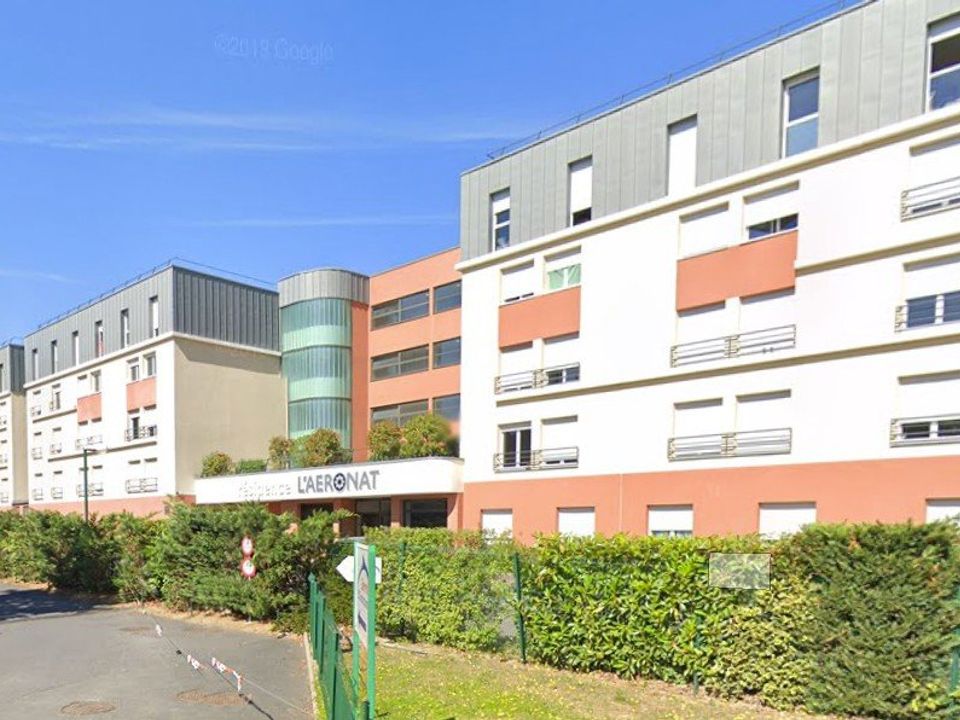 Erhvervsejendom i Saint-Cyr-l'Ecole, Yvelines - foto 1