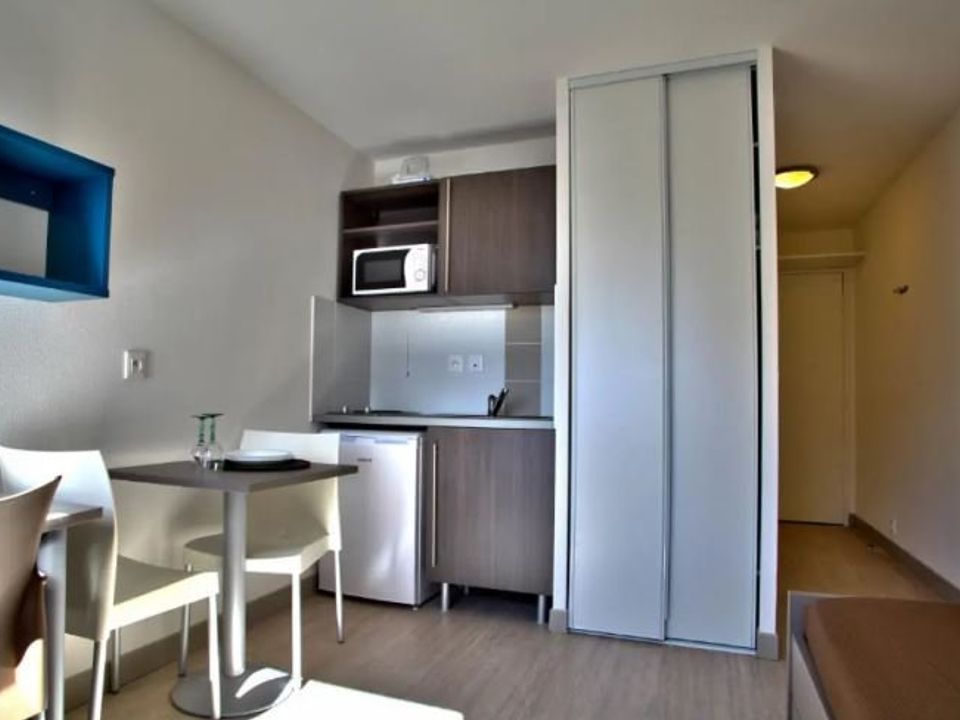 Erhvervsejendom i Marseille, Bouches-du-Rhone - foto 2