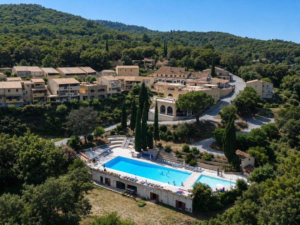 Erhvervsejendom i Le Plan-de-la-Tour, Var - foto 1