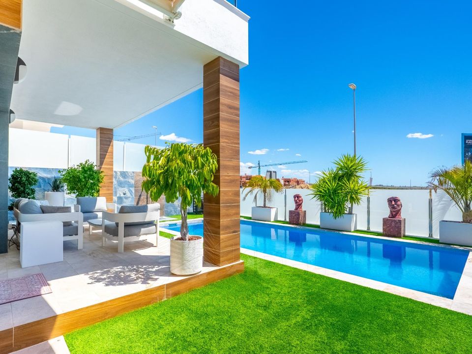 Villa en Orihuela, Alicante - foto 1