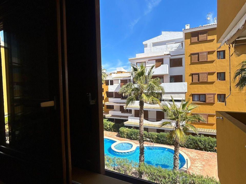 Apartment in Torrevieja, Alicante - photo 4
