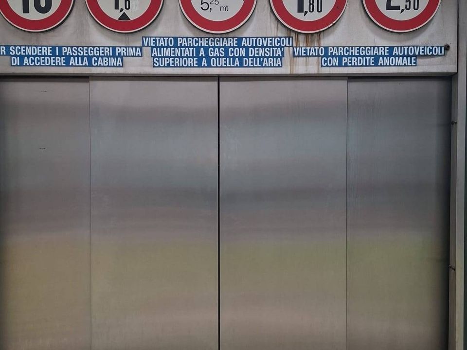 Parkeringsplass i Torino, Turin - bilde 4