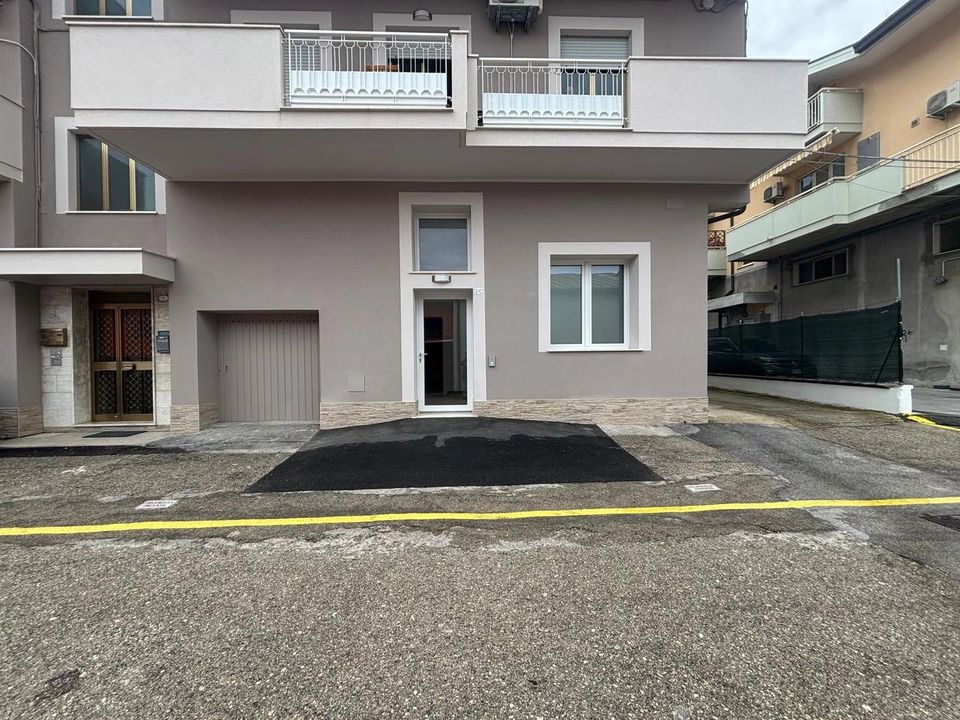 Erhvervsejendom i Montesilvano Marina, Pescara - foto 1