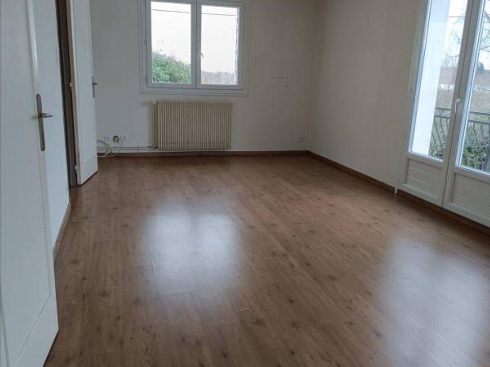 Apartment in Charbonnieres-Les-Varennes, Puy-de-Dome - photo 3