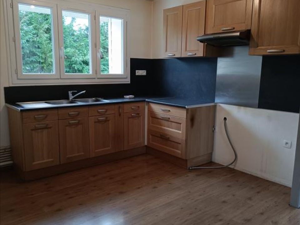 Apartment in Charbonnieres-Les-Varennes, Puy-de-Dome - photo 4