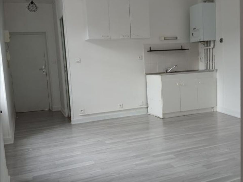 Apartment in Riom, Puy-de-Dome - photo 2