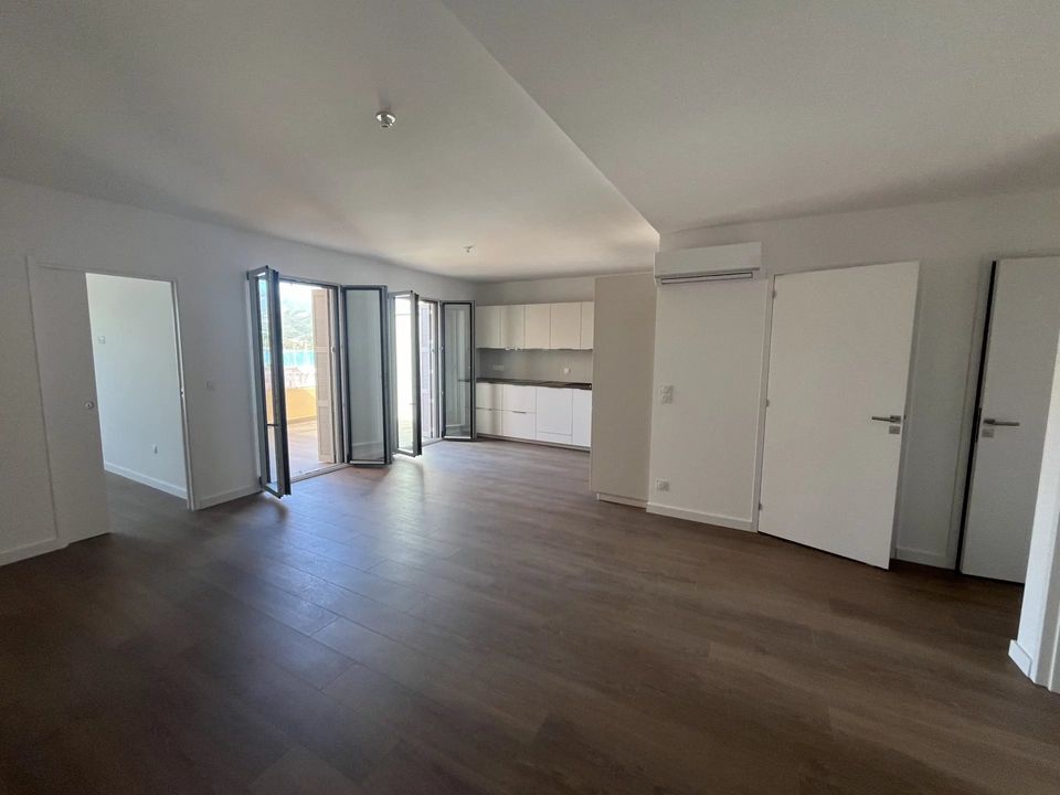 Apartment in Saint-Florent, Haute-Corse - photo 2