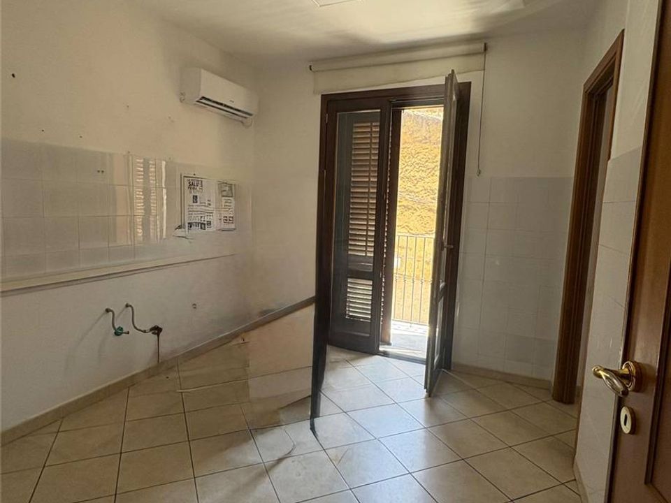 Erhvervsejendom i Casteldaccia, Palermo - foto 4