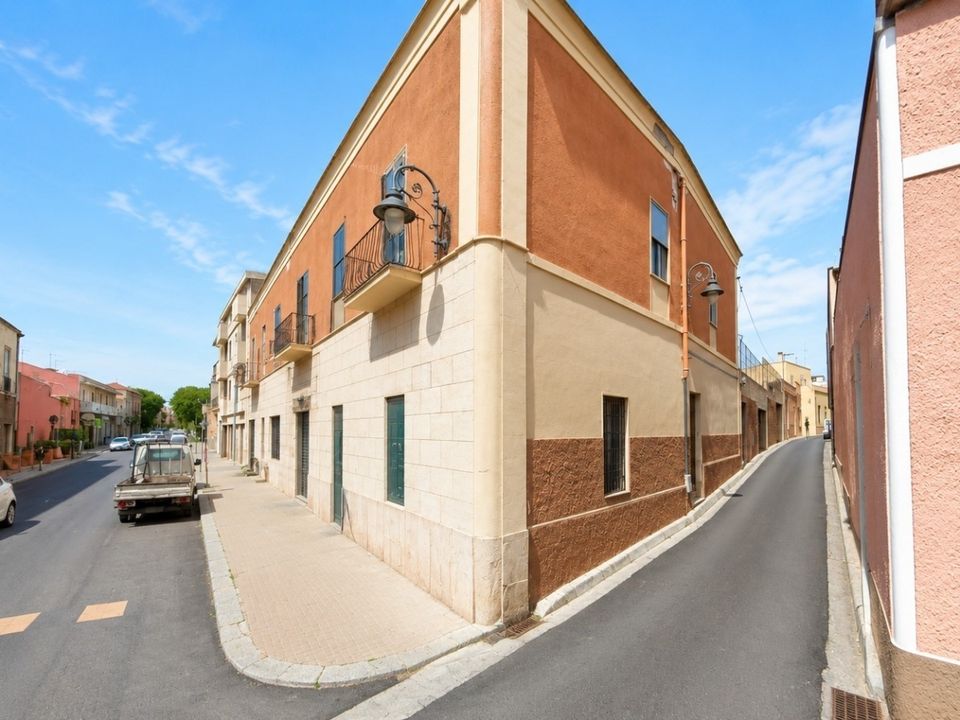L'establiment comercial a Monserrato, Cagliari - foto 1