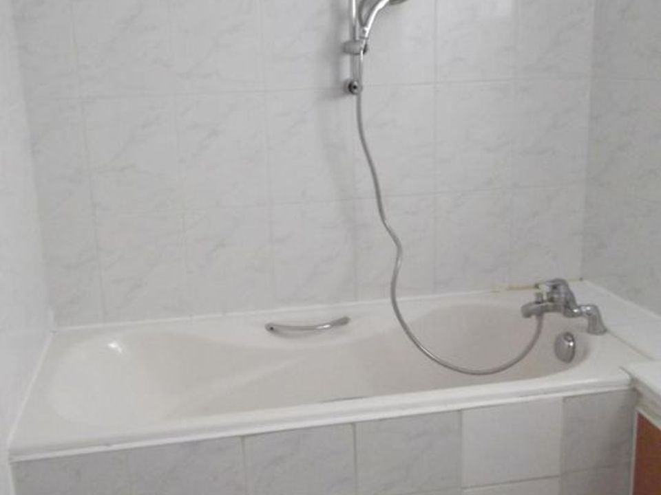 Apartment in Montvendre, Drome - photo 4
