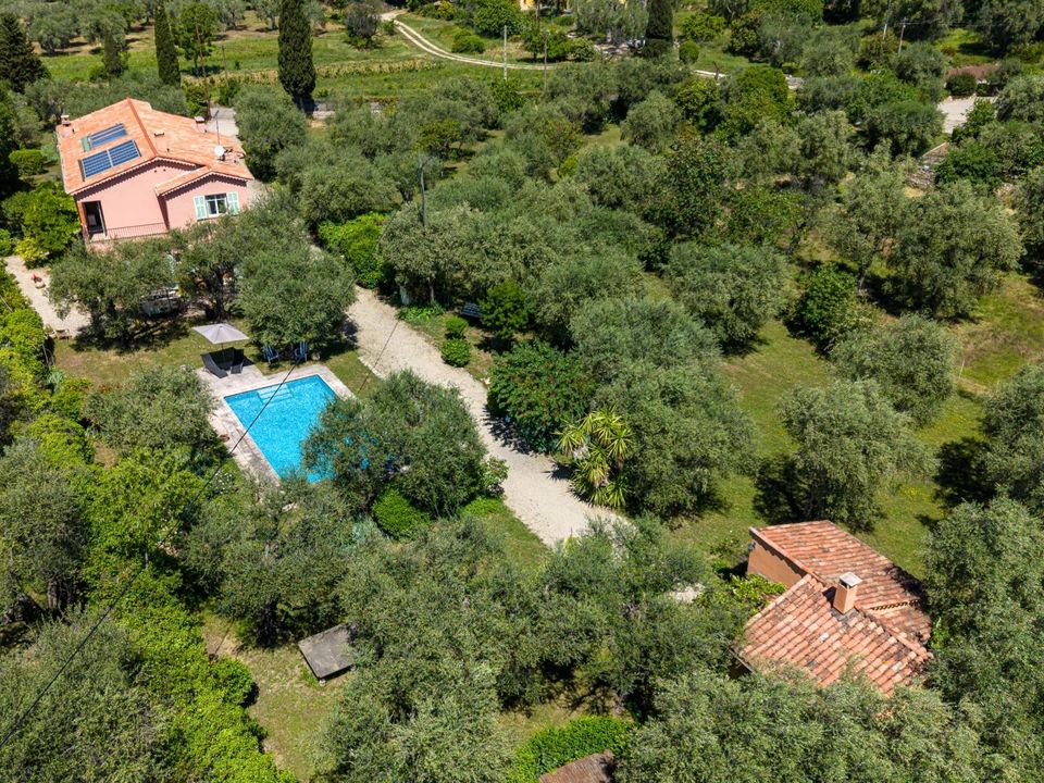 Villa i Chateauneuf-Grasse, Alpes-Maritimes - foto 1