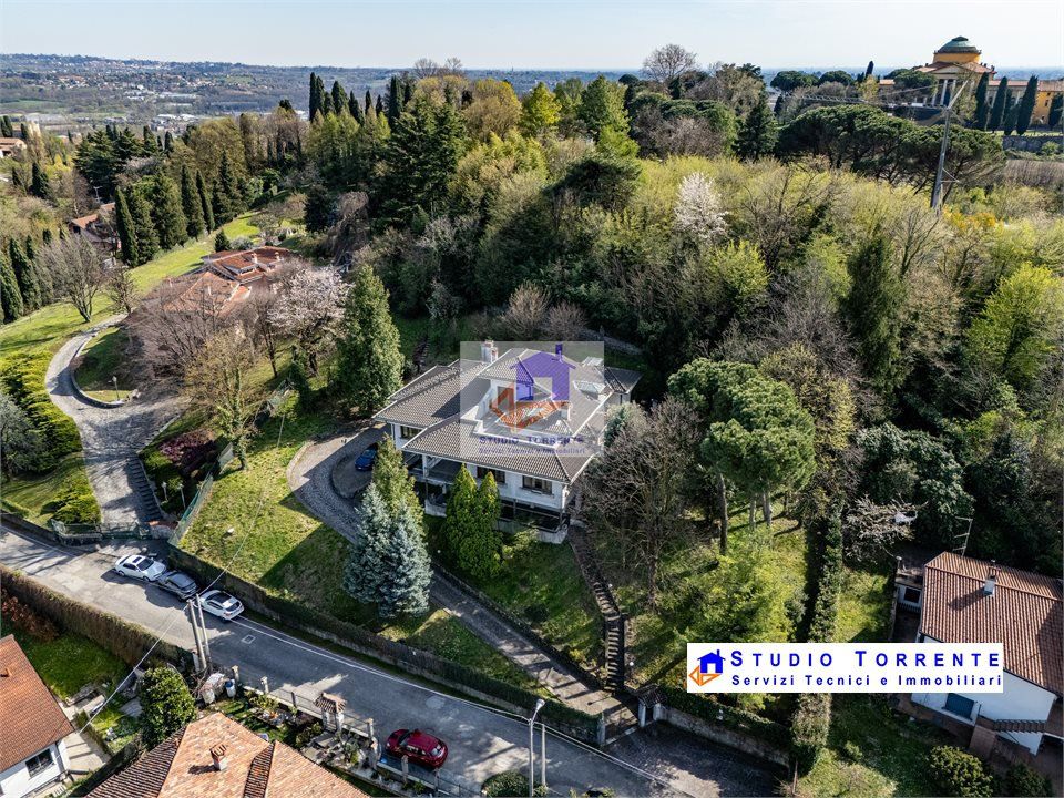 Villa i Inverigo, Como - foto 1