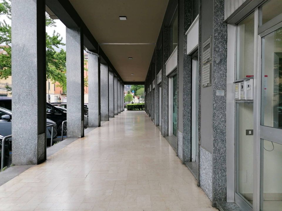 L'establiment comercial a Lecco, Lecco - foto 2