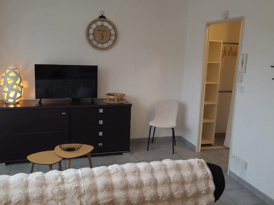 Apartment in Amiens, Somme - photo 4