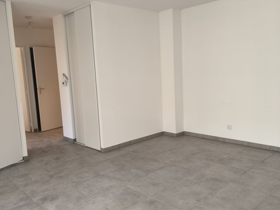 Apartment in Villefranche-sur-Saône, Rhone - photo 2