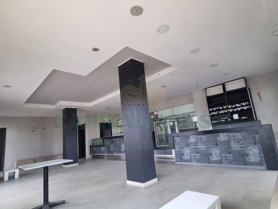 Erhvervsejendom i Portico di Caserta, Caserta - foto 4