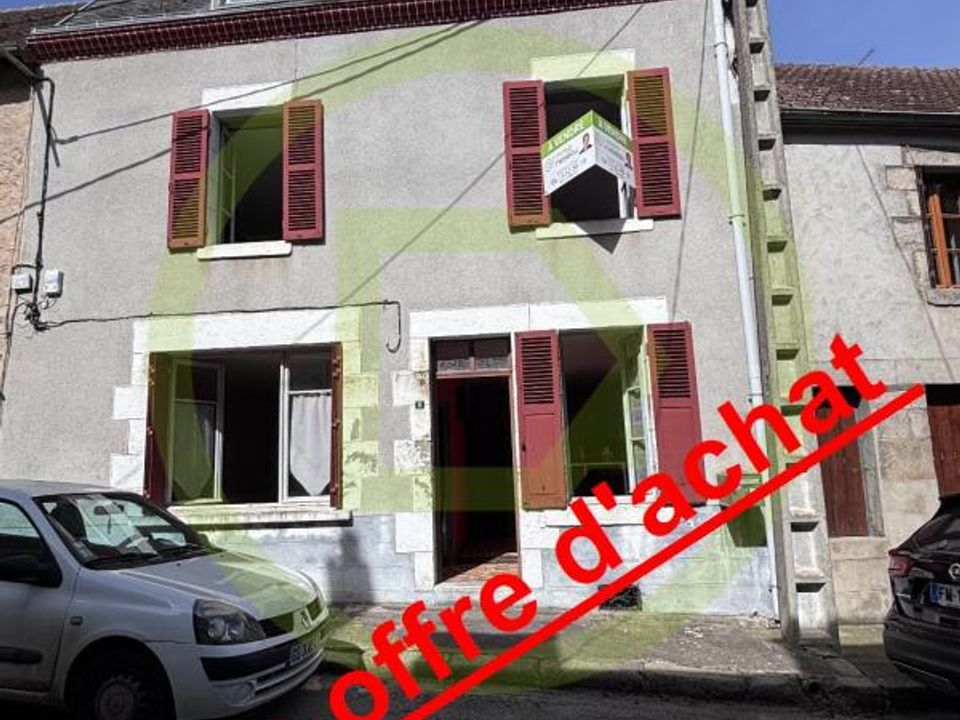 Town house in Chenerailles, Creuse - photo 1